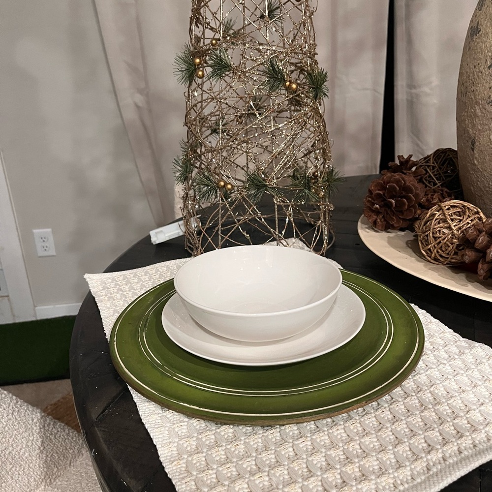 Pier One Wood Distressed Place Setting+ Waffle weave placemats set 4 Holiday